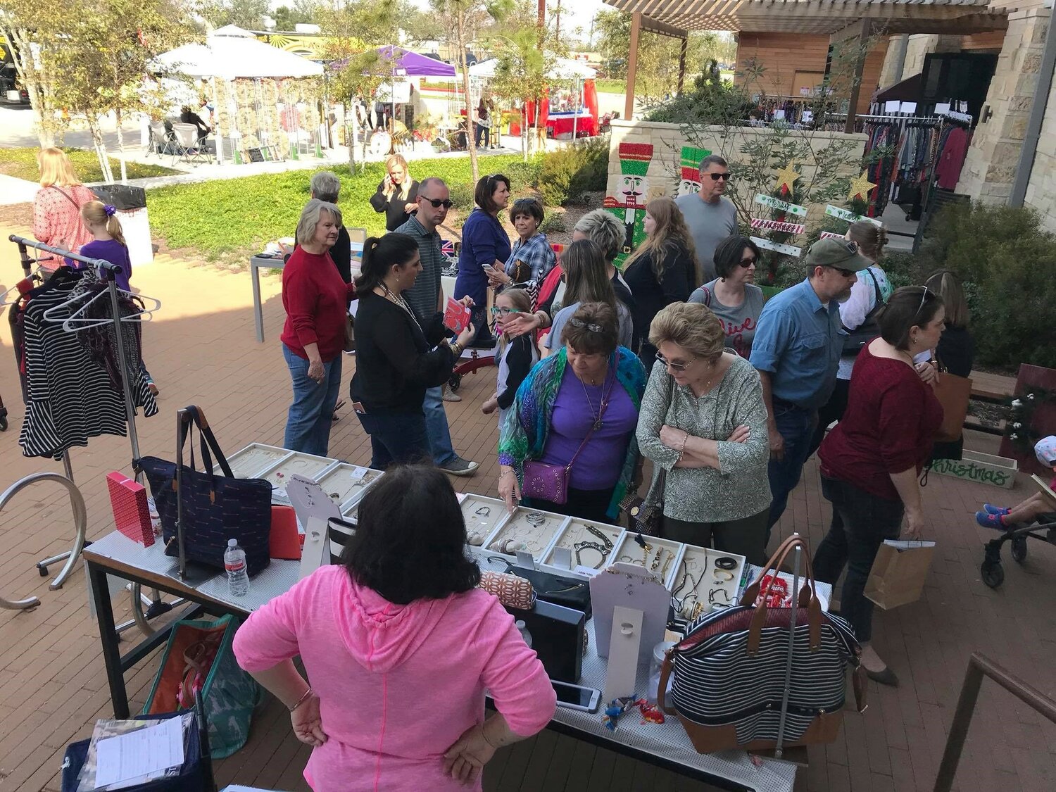 Candy Cane Market with H&H Markets returns to

Cane Island Saturday, December 2